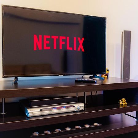 Comfy Apartment With Private Parking And Netflix Boekarest Buitenkant foto