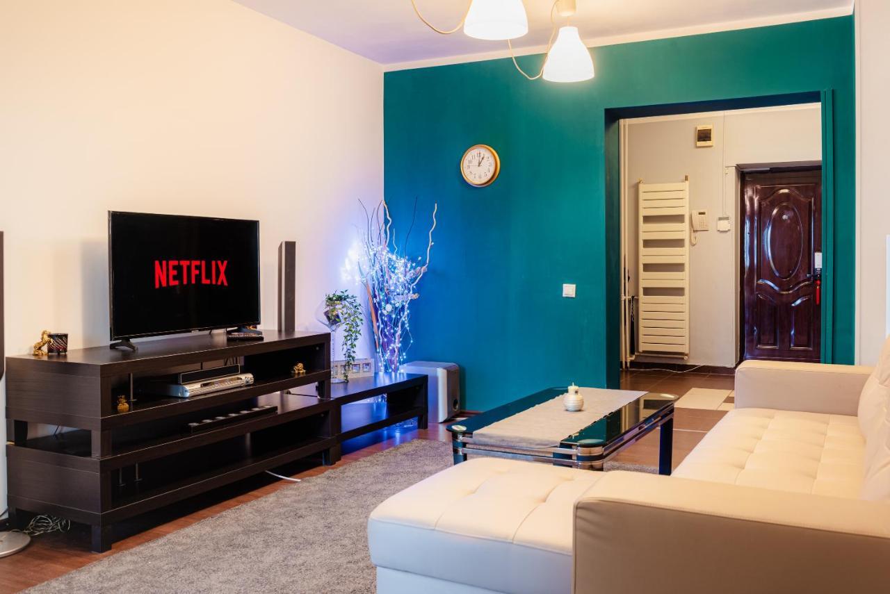 Comfy Apartment With Private Parking And Netflix Boekarest Buitenkant foto