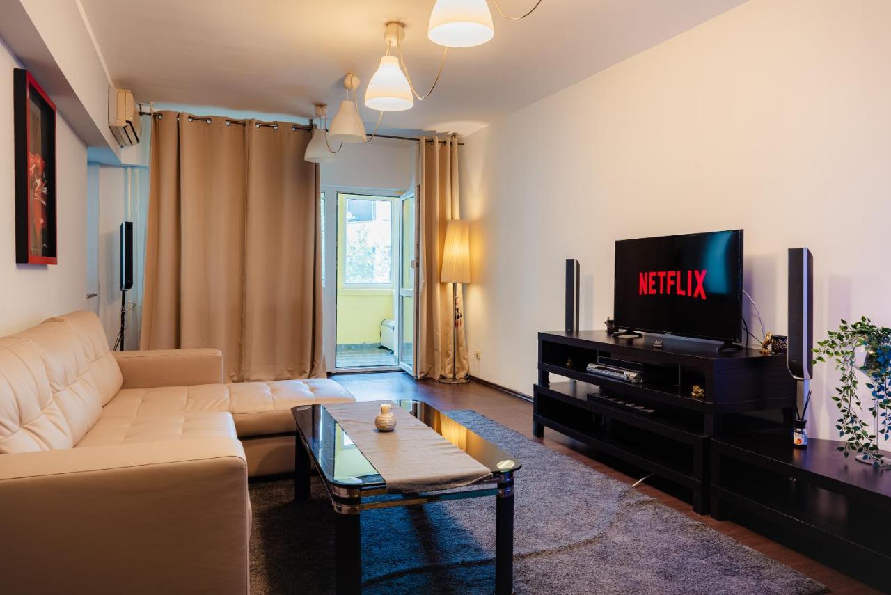 Comfy Apartment With Private Parking And Netflix Boekarest Buitenkant foto