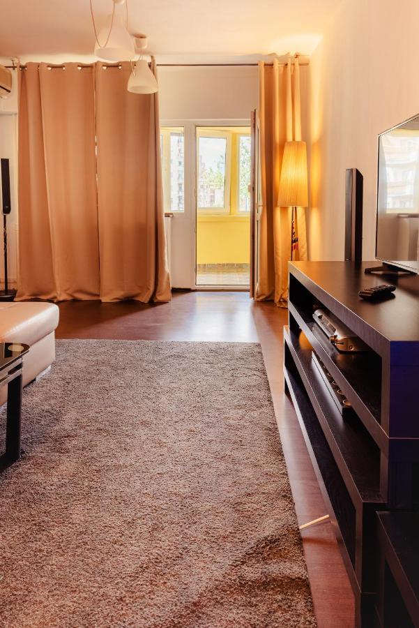 Comfy Apartment With Private Parking And Netflix Boekarest Buitenkant foto