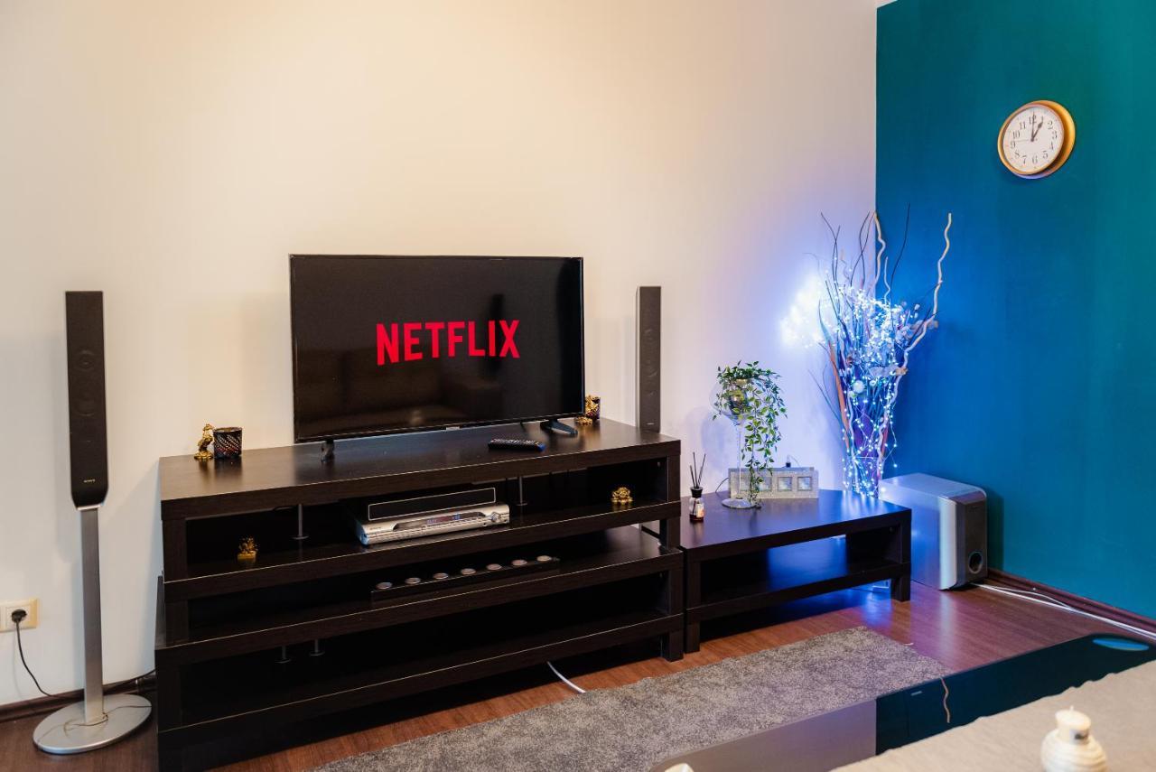 Comfy Apartment With Private Parking And Netflix Boekarest Buitenkant foto