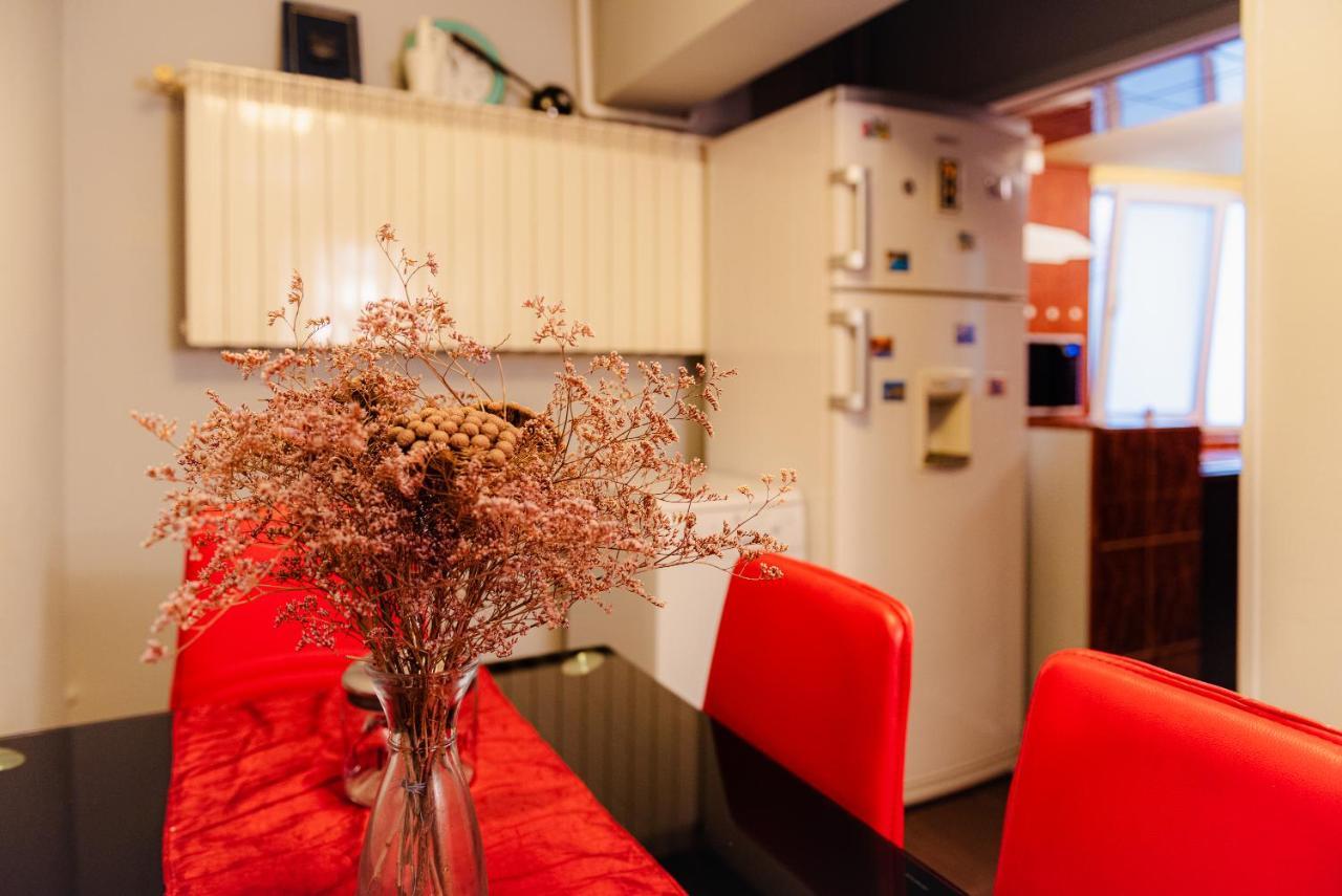 Comfy Apartment With Private Parking And Netflix Boekarest Buitenkant foto