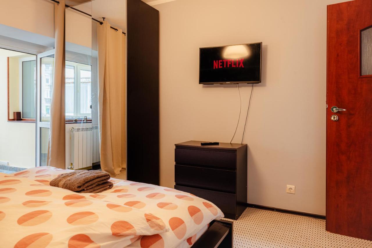 Comfy Apartment With Private Parking And Netflix Boekarest Buitenkant foto
