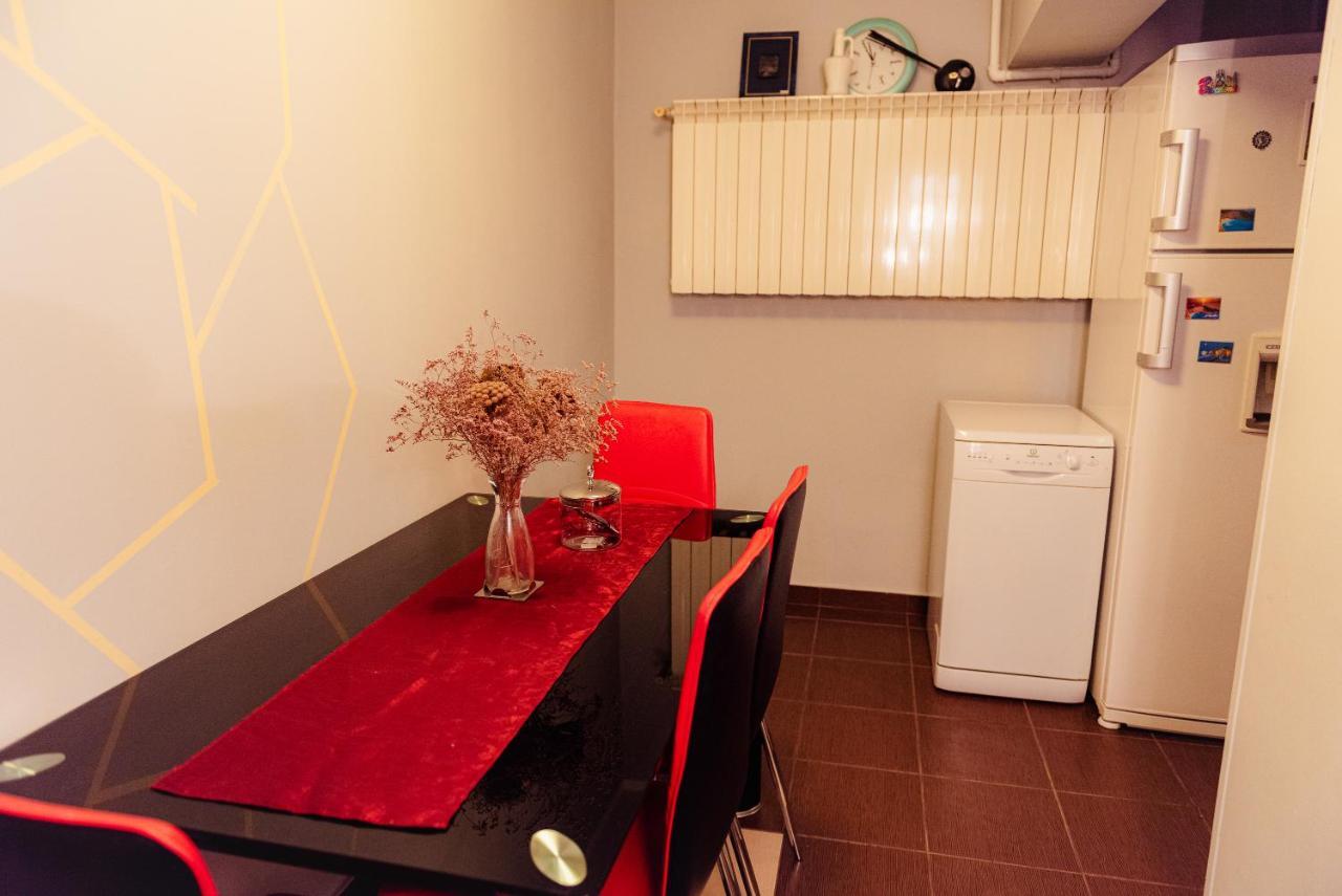 Comfy Apartment With Private Parking And Netflix Boekarest Buitenkant foto