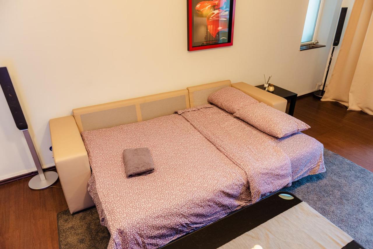 Comfy Apartment With Private Parking And Netflix Boekarest Buitenkant foto